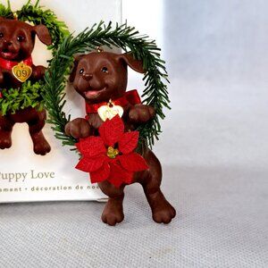 Hallmark Ornament 2009 Puppy Love 2009 Brown Lab With Wreath